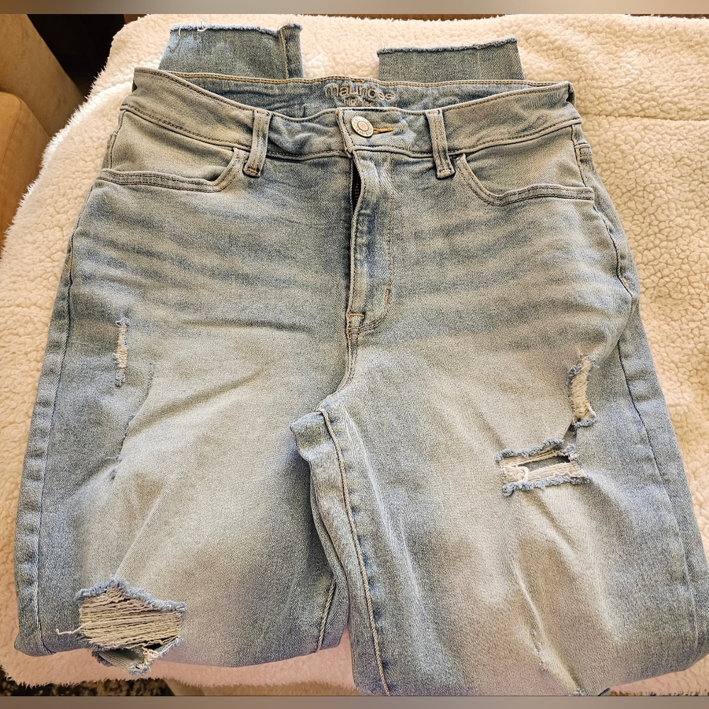 Maurices Distressed Jeggings Size M